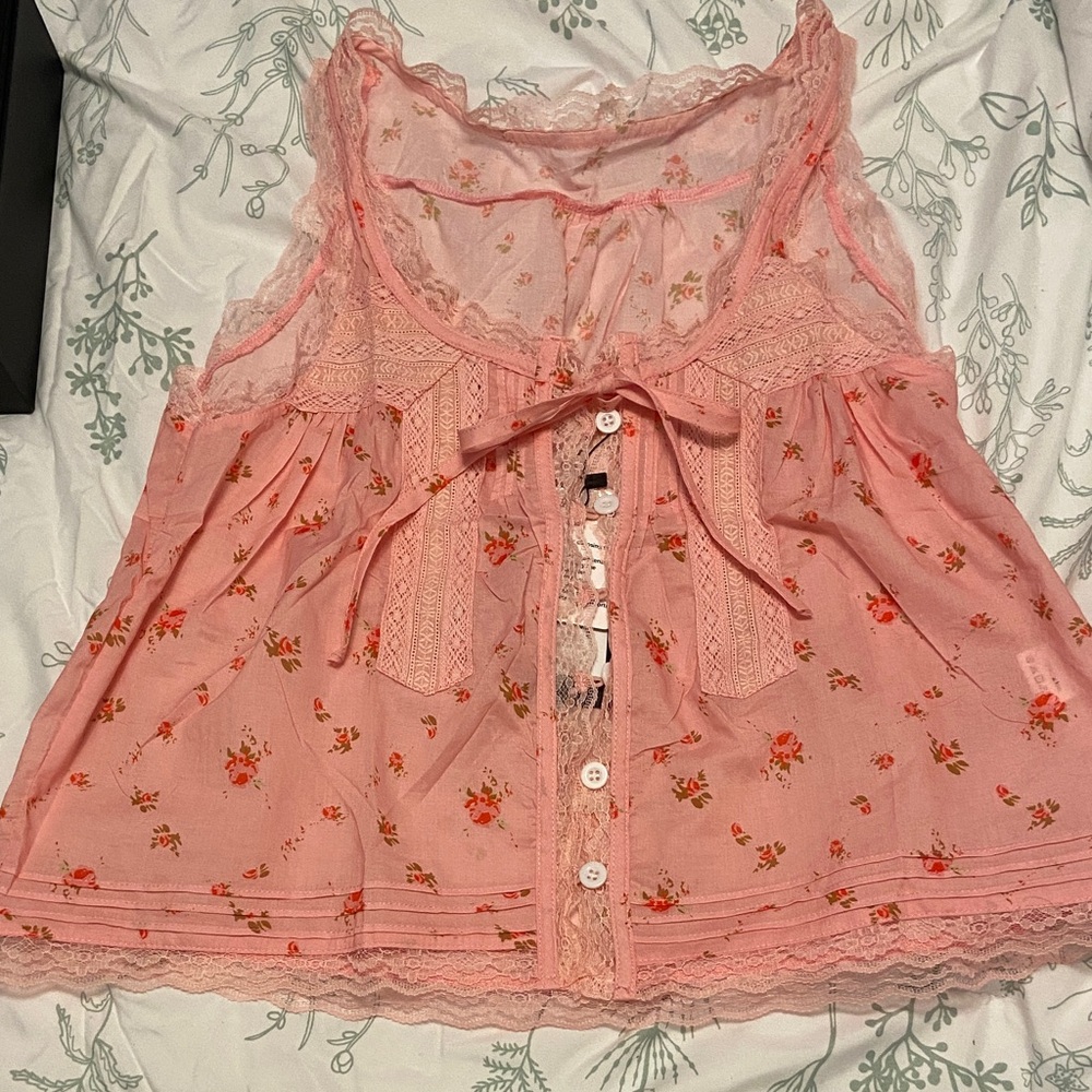 Pink floral lace adorable button front top sz med brand nwt💕💕🌸💐🌻🌸